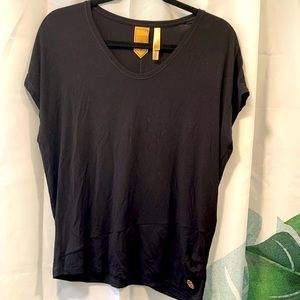 INDYGENA • black athletic top XS